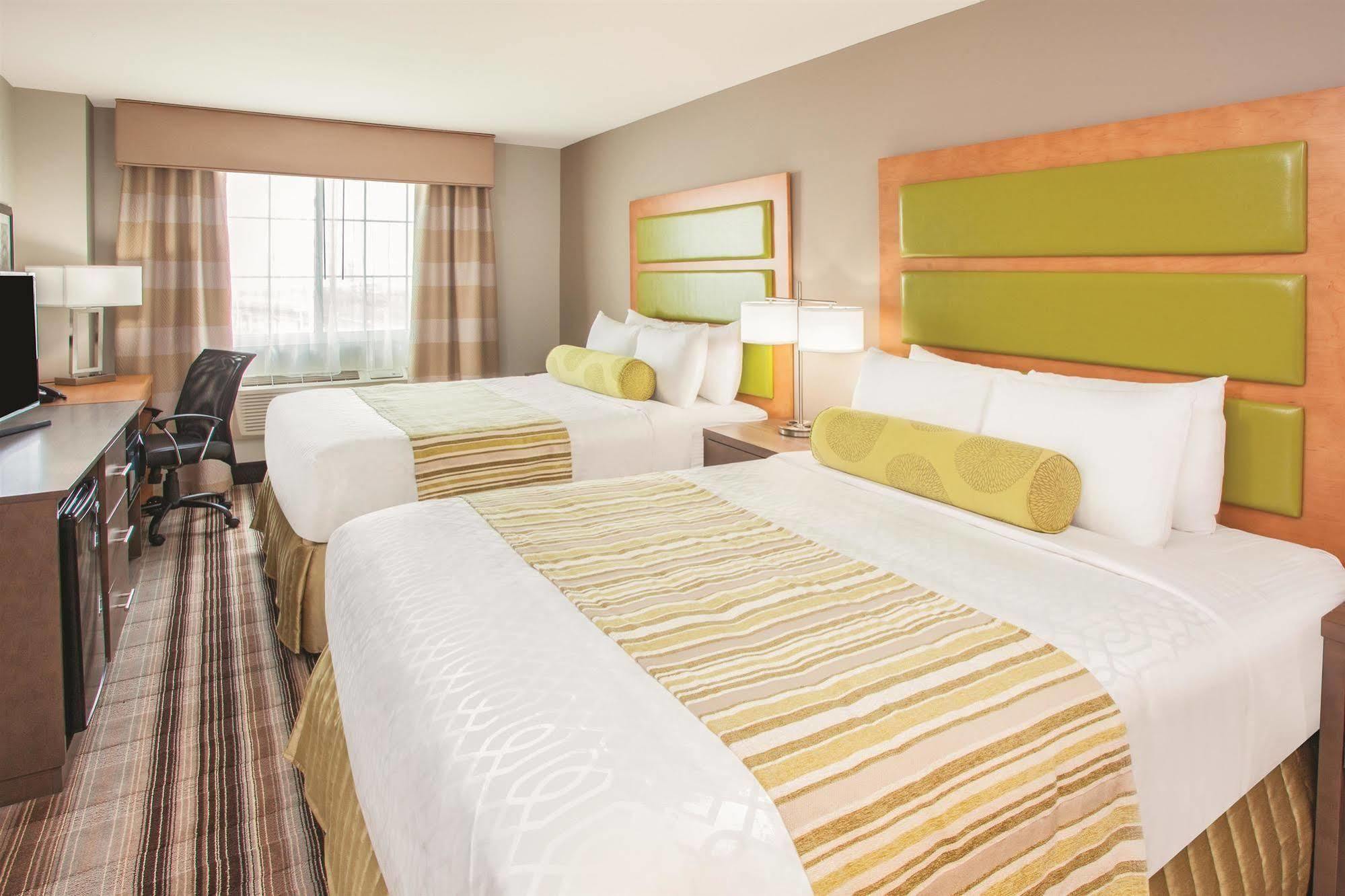La Quinta Inn & Suites Far Rockaway - Beach Hotel Nueva York Exterior foto