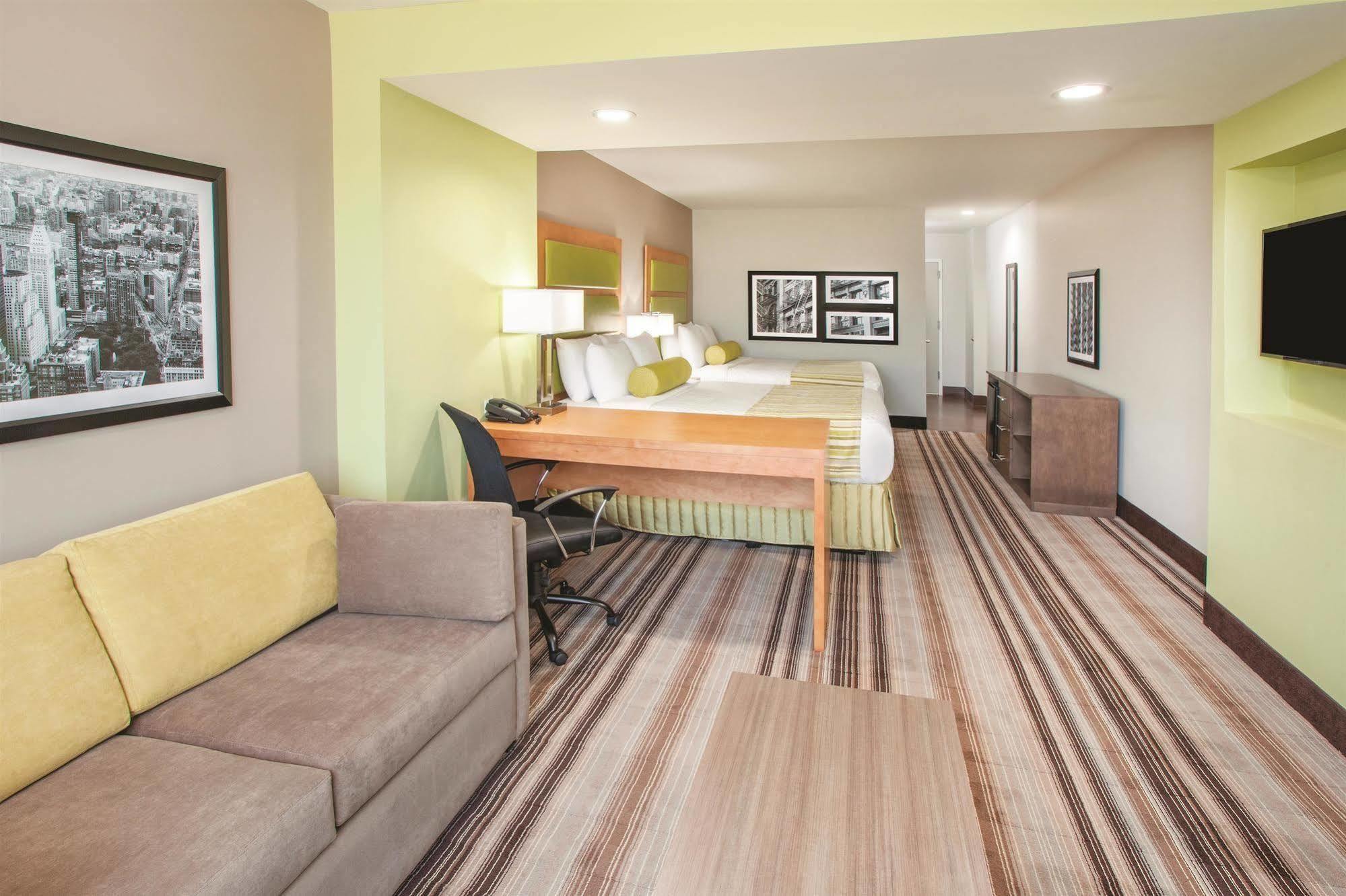 La Quinta Inn & Suites Far Rockaway - Beach Hotel Nueva York Exterior foto